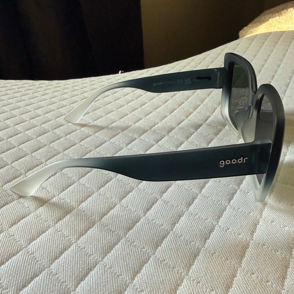 Oversized polarized Goodr - Picture 3 of 3